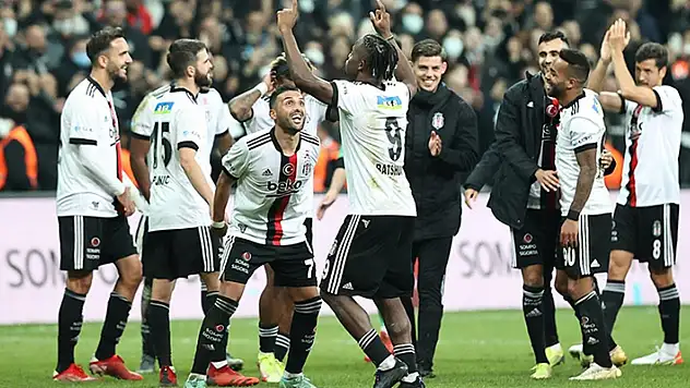 Beşiktaş sahasında Galatasaray'ı 2-1 mağlup etti
