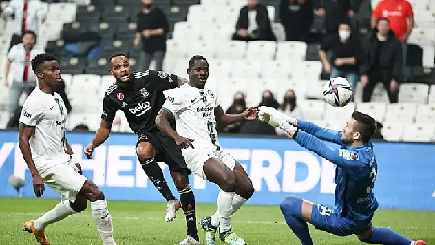 Beşiktaş sahasında Giresunspor'a 4-0 yenildi
