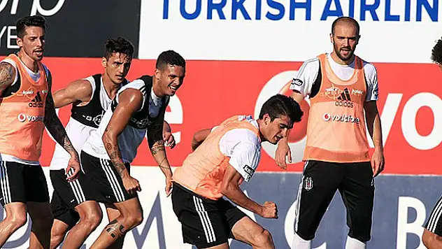 Beşiktaş'ta Başkan Orman antrenmanı izledi