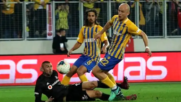 Beşiktaş'ta Burak Yılmaz sakatlandı! Galatasaray derbisi öncesi kötü haber