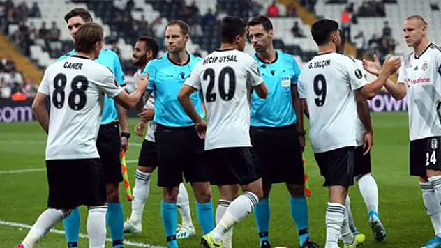 Beşiktaş'ta Güven Yalçın, oyuna devam edemedi!