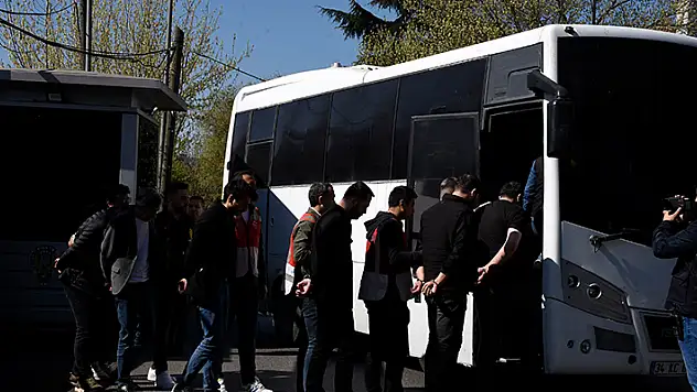 Beşiktaş'taki gece kulübü yangınında gözaltına alınan 11 kişi adliyeye sevk edildi
