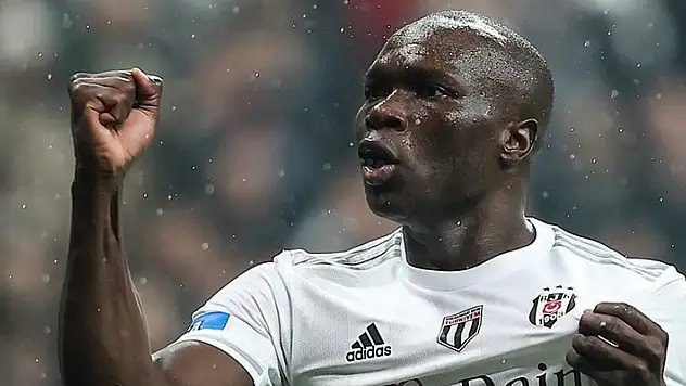 Beşiktaşlı futbolcu Aboubakar, karın ağrısı ve yüksek ateş nedeniyle hastaneye yatırıldı
