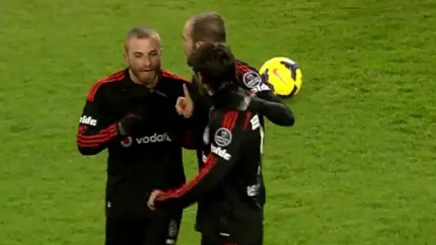 Beşiktaşlı Gökhan Töre ve Veli Kavlak Tartıştı!