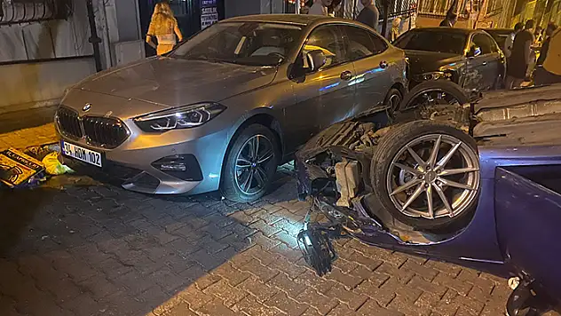 Beşiktaş'ta iki araca çarpan otomobil takla attı