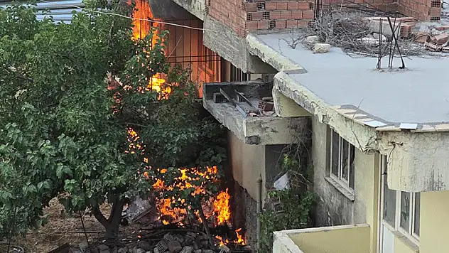 Besni'de ev yangını paniğe neden oldu