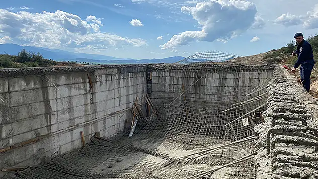 Beton dökümü esnasında meydana gelen çökmede 4 işçi yaralandı
