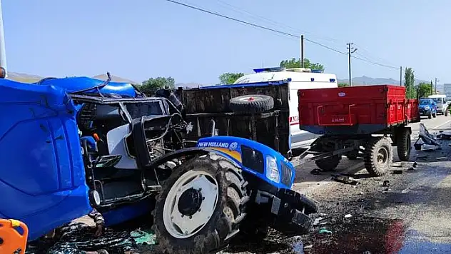 Beton mikseri ile traktörün çarpıştığı kazada 3 kişi yaralandı
