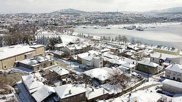 Beyaz gelinliğini giyen Beyşehir Gölü havadan görüntülendi