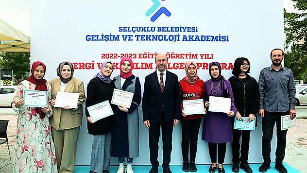 Beyhekim Gelişim ve Teknoloji Akademisi yılsonu sergisiyle dönemi kapattı