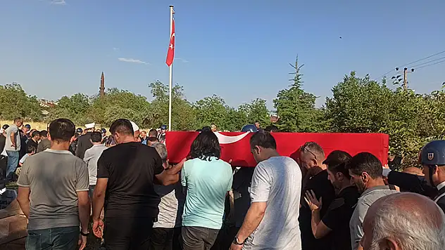 Beyin kanaması geçiren Yarma Jandarma Karakolu'nun komutanı, Bitlis'te toprağa verildi