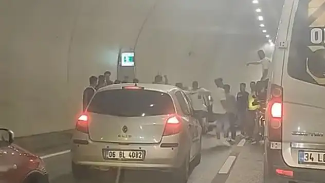 Beykoz'da, asker konvoyu için tünel kapatanlar yakalandı
