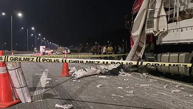 Beykoz'da hafriyat kamyonu tıra çarptı: 1 ölü
