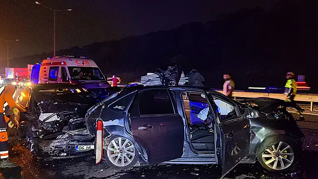 Beykoz TEM Otoyolu'nda zincirleme kaza: 7 yaralı
