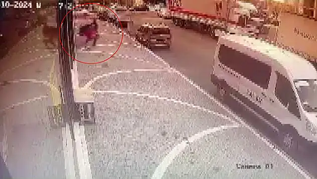 Beylikdüzü'nde bayram namazını fırsat bilen hırsızlar kamerada: Bisiklet ve akülü araba çaldılar
