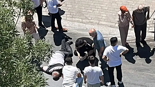 Beylikdüzü'nde feci kaza: Süratle gelen otomobil yayaya çarpıp kaçtı
