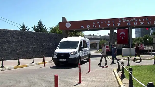 Beylikdüzü'nde öldürüldükten sonra 6 parçaya ayrılan genç kızın cenazesi Adli Tıp Kurumundan teslim alındı
