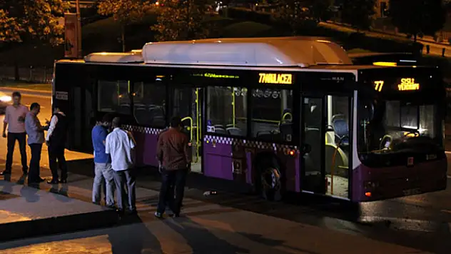 Beyoğlu'nda otobüse molotoflu saldırı