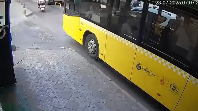 Beyoğlu'nda vinç lastiği refüjde patladı: 1'i çocuk 2 yaralı