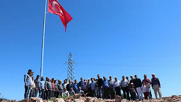 Beyşehir Adaköy'e şehitler anısına Türk bayrağı dikildi
