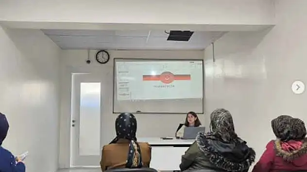 Beyşehir ADEM'de kursiyerlere yaşlı sağlığı eğitimi