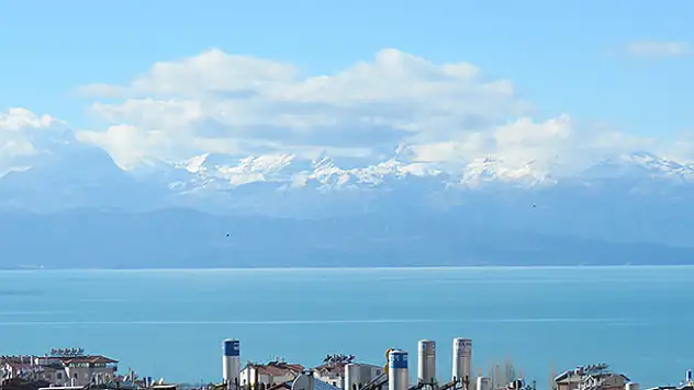 Beyşehir Anamas Dağı beyaz gelinliğini giydi