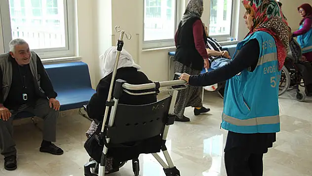 Beyşehir Belediyesi evde bakım hizmetleriyle örnek oldu