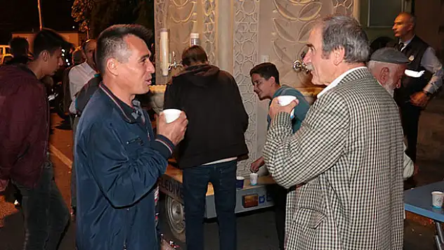 Beyşehir Belediyesi'nden kandil simidi ve sıcak süt ikramı
