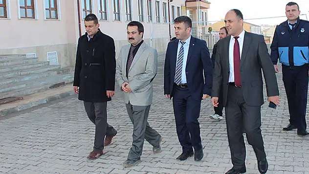 Beyşehir Belediyesi'nden Okul Bahçesi Düzenlenmesi