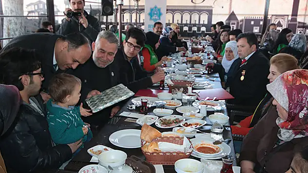 Beyşehir Belediyesi'nden şehit aileleri ve gaziler onuruna yemek