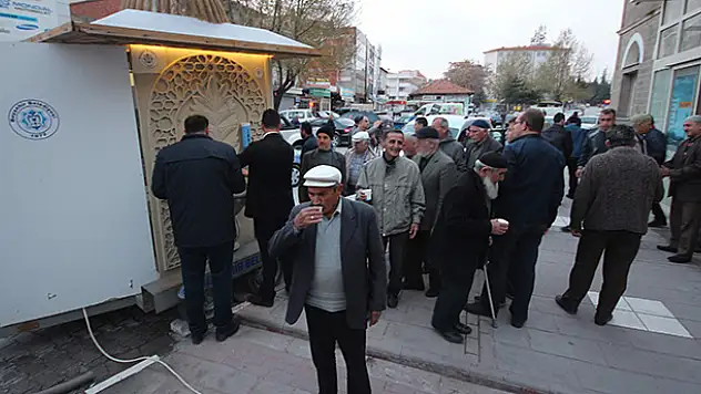 Beyşehir Belediyesi'nden sıcak süt ikramı