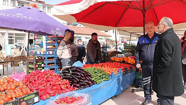 Beyşehir Belediyesi, pazar yerindeki esnaftan işgaliye ücreti almayı geçici olarak durdurdu
