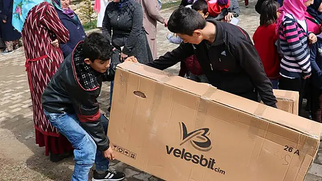 Beyşehir Belediyesinden sabah namazında camiye giden 13 çocuğa bisiklet