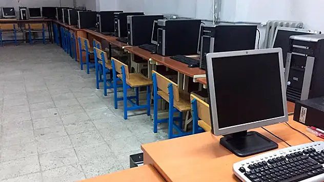 Beyşehir'de 4 okula yeni nesil bilgisayar desteği
