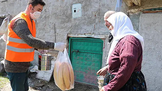 Beyşehir'de 65 yaş üstü vatandaşların ihtiyaçları için seferberlik