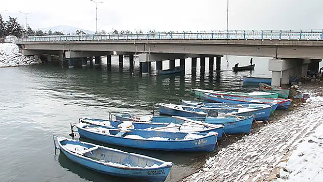 Beyşehir'de balık avına soğuk hava molası