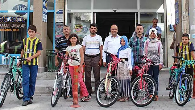 Beyşehir'de başarılı Kur'an Kursu öğrencileri bisikletle ödüllendirildi