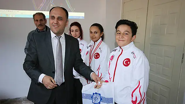 Beyşehir'de başarılı sporcu ve öğrenciler ödüllendirildi