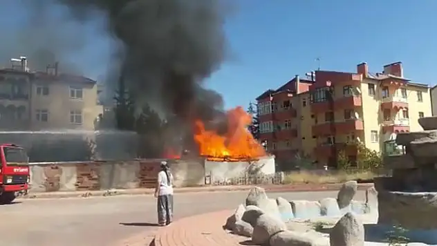 Beyşehir'de depo yangını