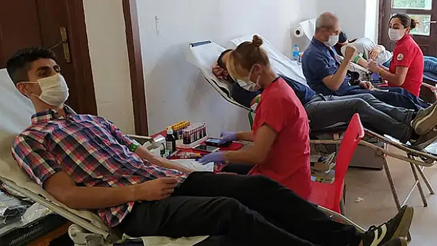 Beyşehir'de din görevlileri kan bağışında bulundu