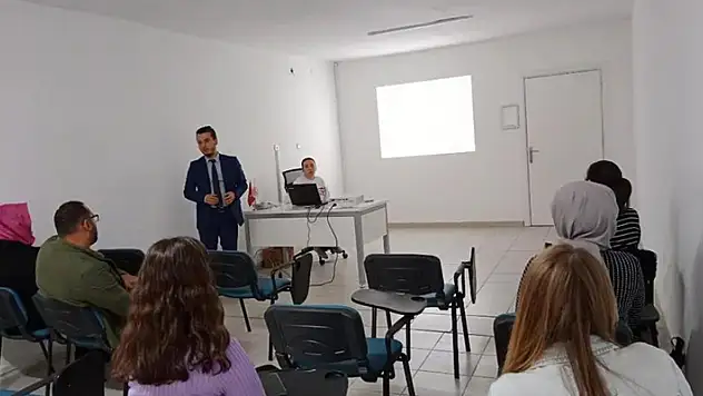 Beyşehir'de dünya evine girecek çiftlere evlilik öncesi eğitim verildi

