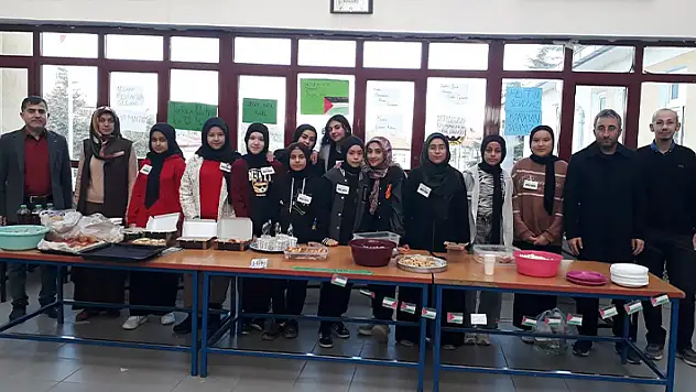 Beyşehir'de Filistinli çocuklar yararına kermes düzenledi
