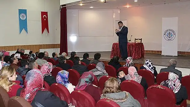 Beyşehir'de 'Geleceğin Çocukları Nasıl Yetiştirilmeli?' konferansı
