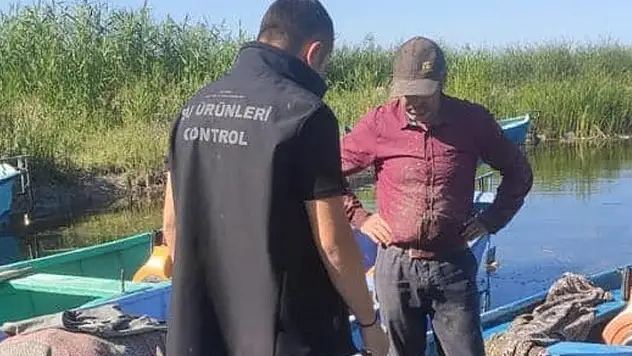 Beyşehir'de göl ve göletlerde avlanan tatlı su balıklarının boy limiti denetleniyor
