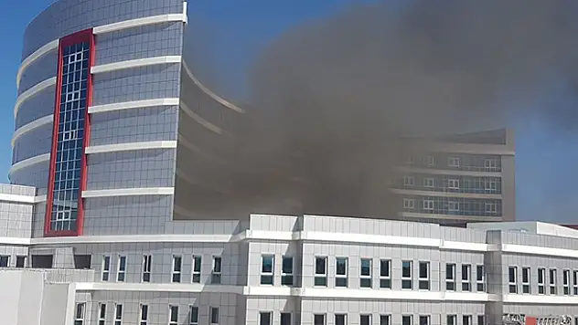 Beyşehir'de hastane inşaat alanında yangın