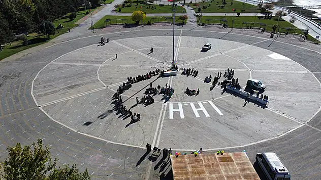 Beyşehir'de İHH'nın 'hayallerini çiz' etkinliği
