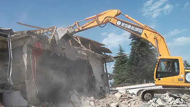 Beyşehir'de iki yılda 56 metruk yapı yıkıldı