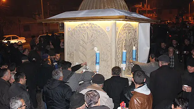 Beyşehir'de İkram Çeşmesinden Sıcak Süt İkramı
