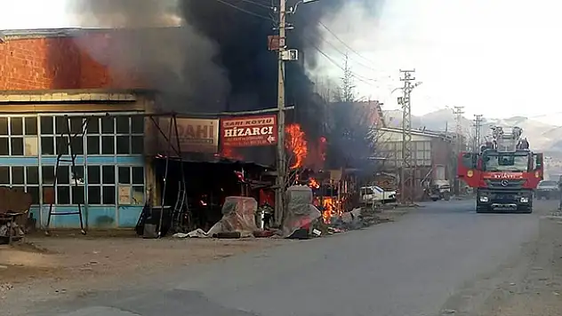 Beyşehir'de iş yeri alev alev yandı