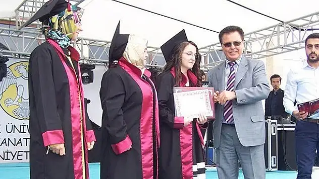 Beyşehir'de İşletme Fakültesi İlk Mezunlarını Verdi